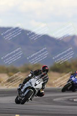 media/Nov-16-2025-Race Pace (Sun) [[8c5fa54630]]/Non Verified Riders (1st 20 Minutes)/5-Turn 15 (110pm)/